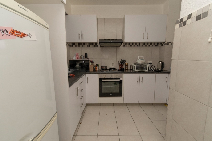 To Let 1 Bedroom Property for Rent in Kenilworth Western Cape